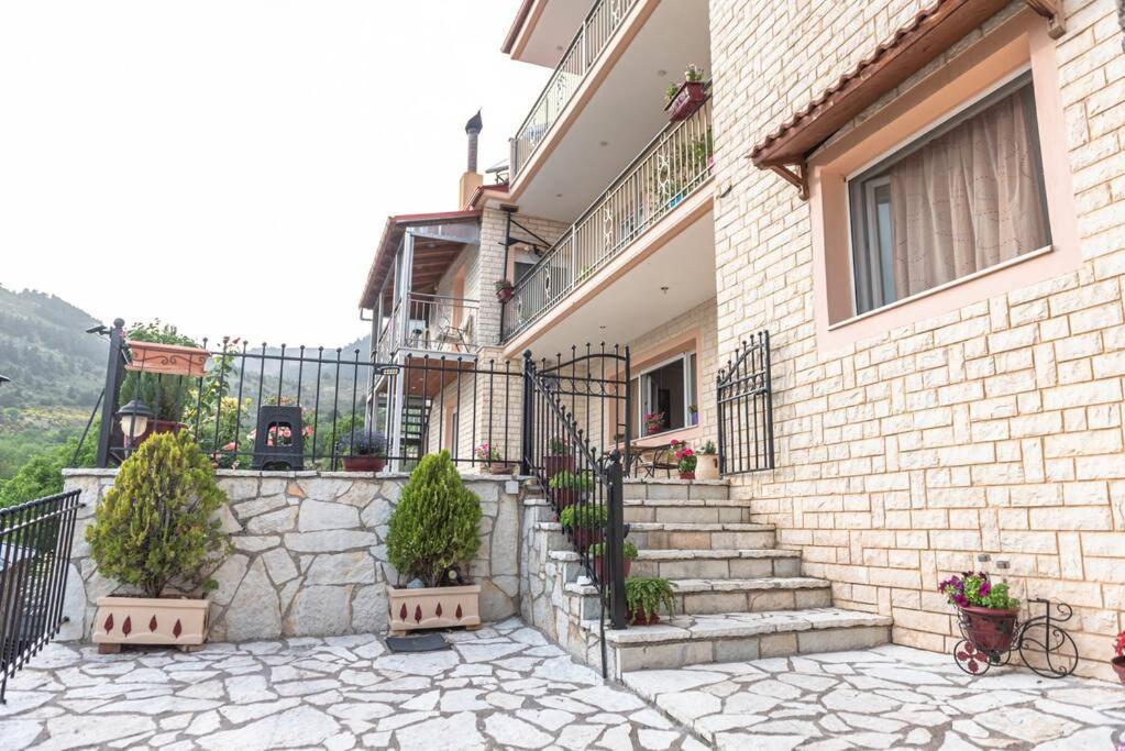 Dimitri'S Mountain House Apartment Karpenisi Luaran gambar