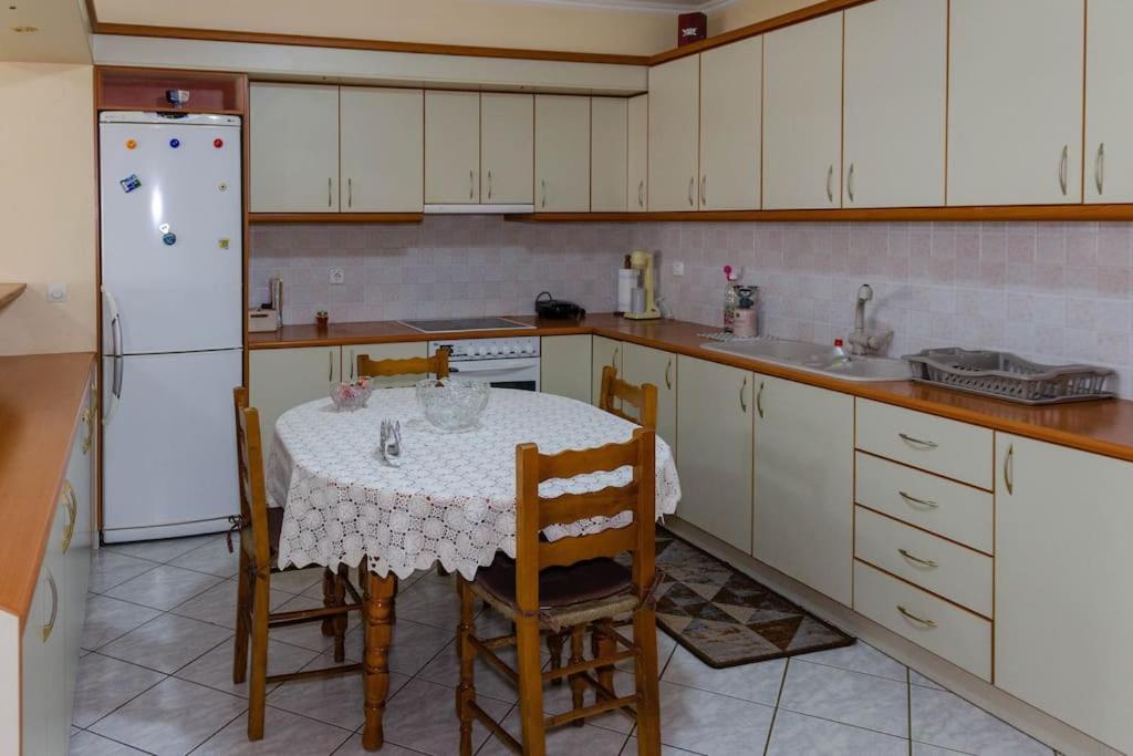 Dimitri'S Mountain House Apartment Karpenisi Luaran gambar